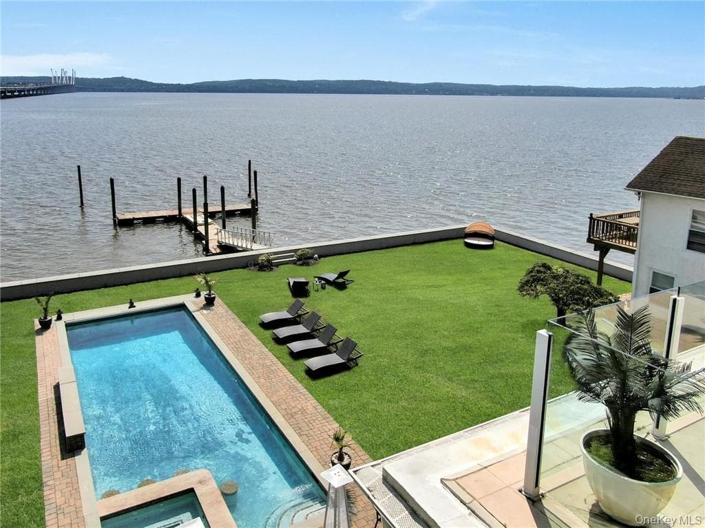 Dock