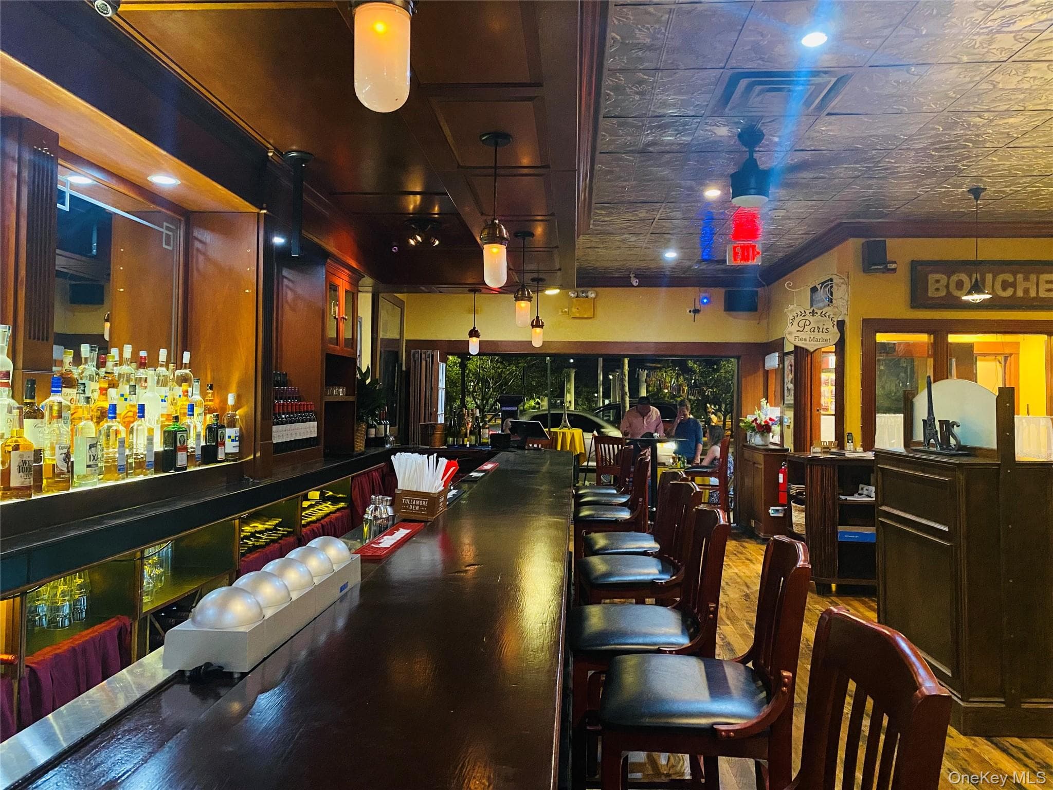 Bar