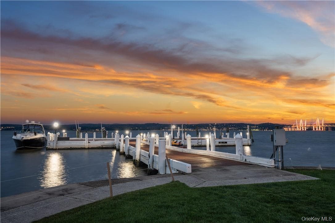 Dock