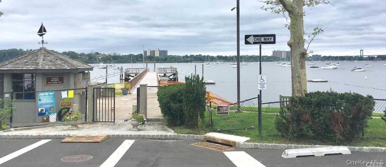 Dock